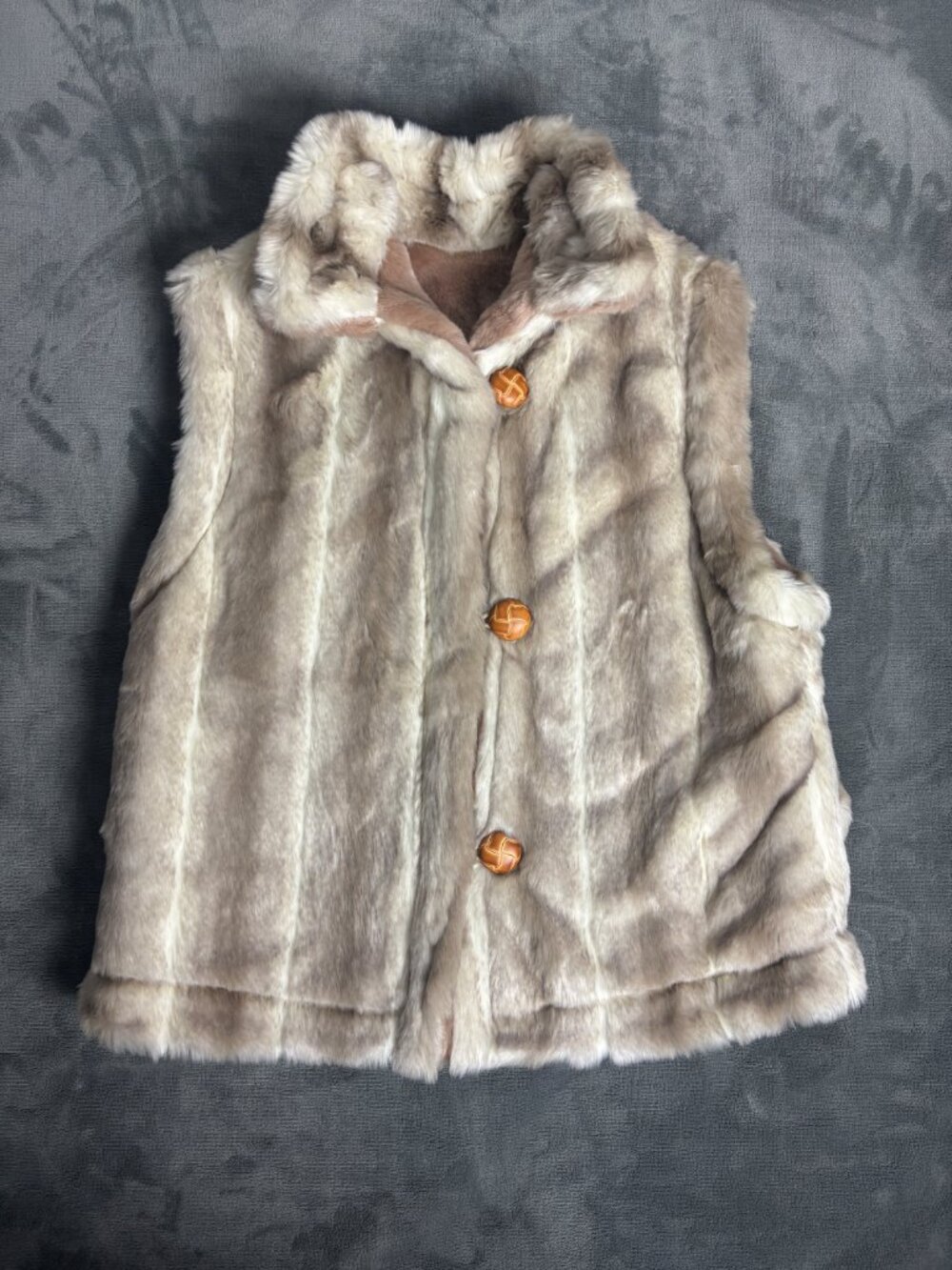 Women’s Faux Fur Vest Taupe Beige Plush Mob Wife Y2K Après Ski Boho Luxe